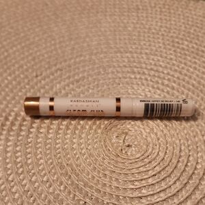 NWOT Kardashian Beauty Gold and White Eyeliner